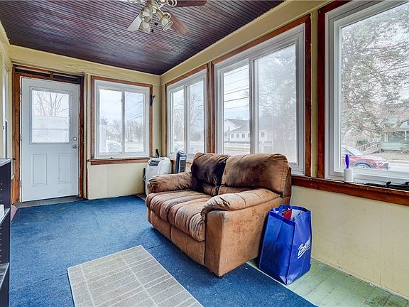 3rd image of 1534 Lake Rd
