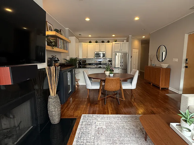 2302 W North Ave #2W — Photo 4