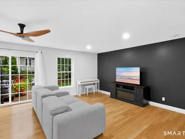15 Freedom Way #69, East Lyme, CT 06357