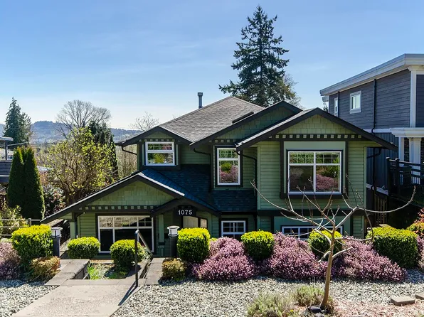 1075 Adderley St, North Vancouver, BC V7L 1T4