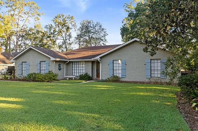 4 bed, 2.5 bath, 2574 sqft, $3,500 — Photo 1