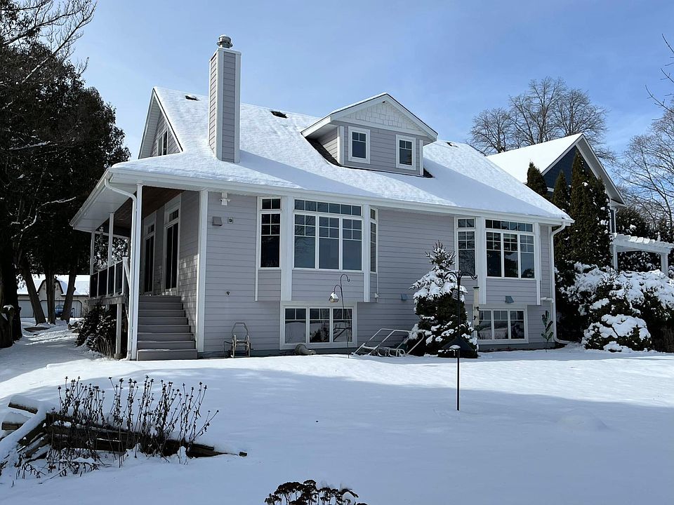 5556 W Lake Dr West Bend WI Zillow