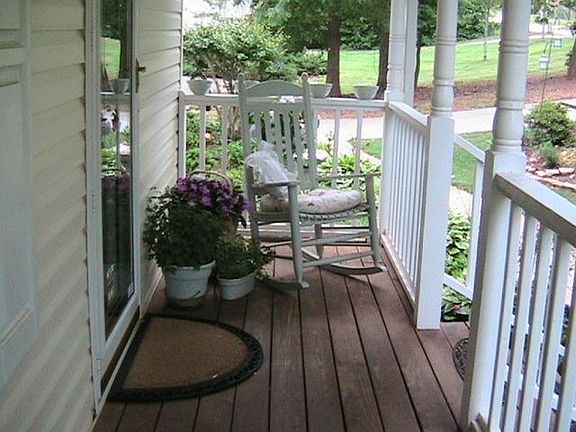 front porch to have tea