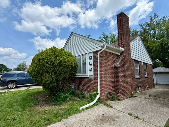 3rd image of 16580 Ward St