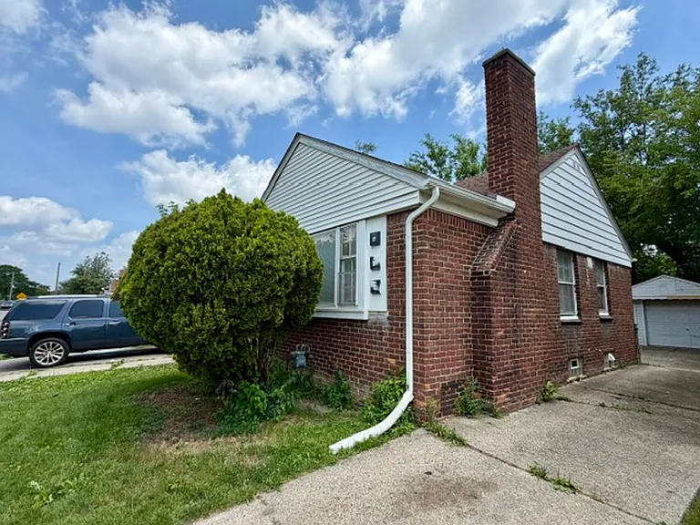16580 Ward St — Photo 2