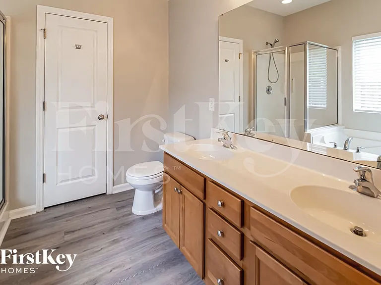 918 Laurel Oak Ln — Photo 10