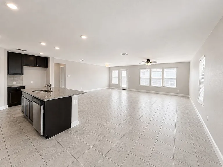 2605 Wesley Ave — Photo 5