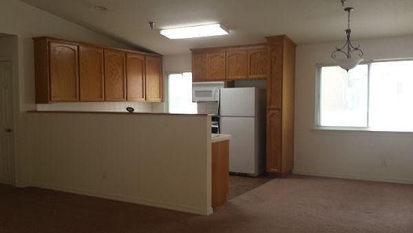2nd image of 491 1st St #B2
