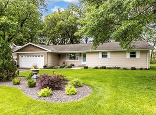 405 W Southernaire Dr, Effingham, IL 62401