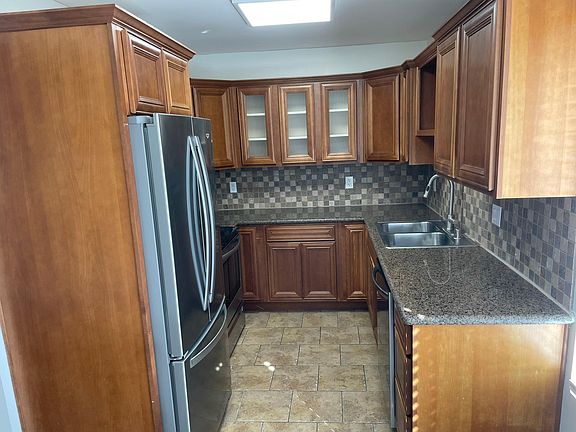 4th image of 1030 Robinson Ave Unit 301