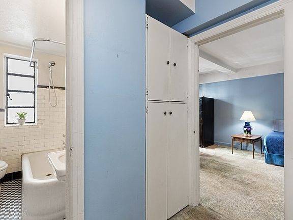 5th image of 140 E 40th St APT 4C