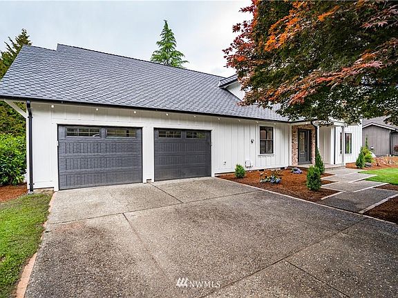 3rd image of 2222 Wedgewood Dr SE