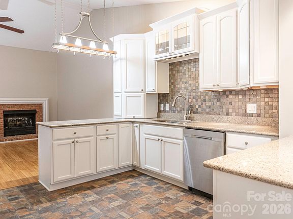 3rd image of 1005 Kenilworth Ct NW