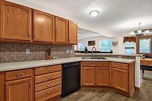5th image of 38 Wrens Nest Ct