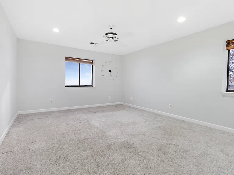 33 Green Valley Ct #33 — Photo 11