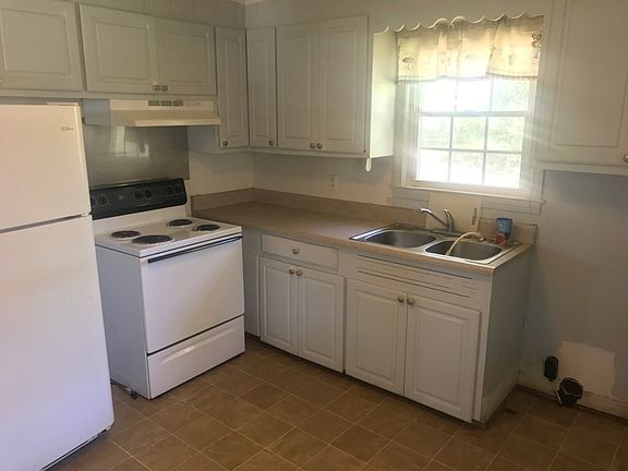 4th image of 546 Pierpont Avenue Ext