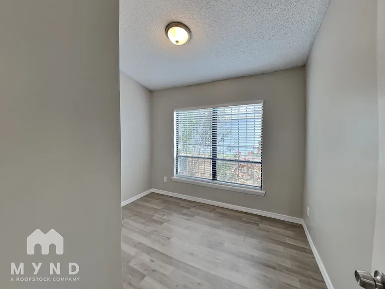 1960 Gregory Dr — Photo 11
