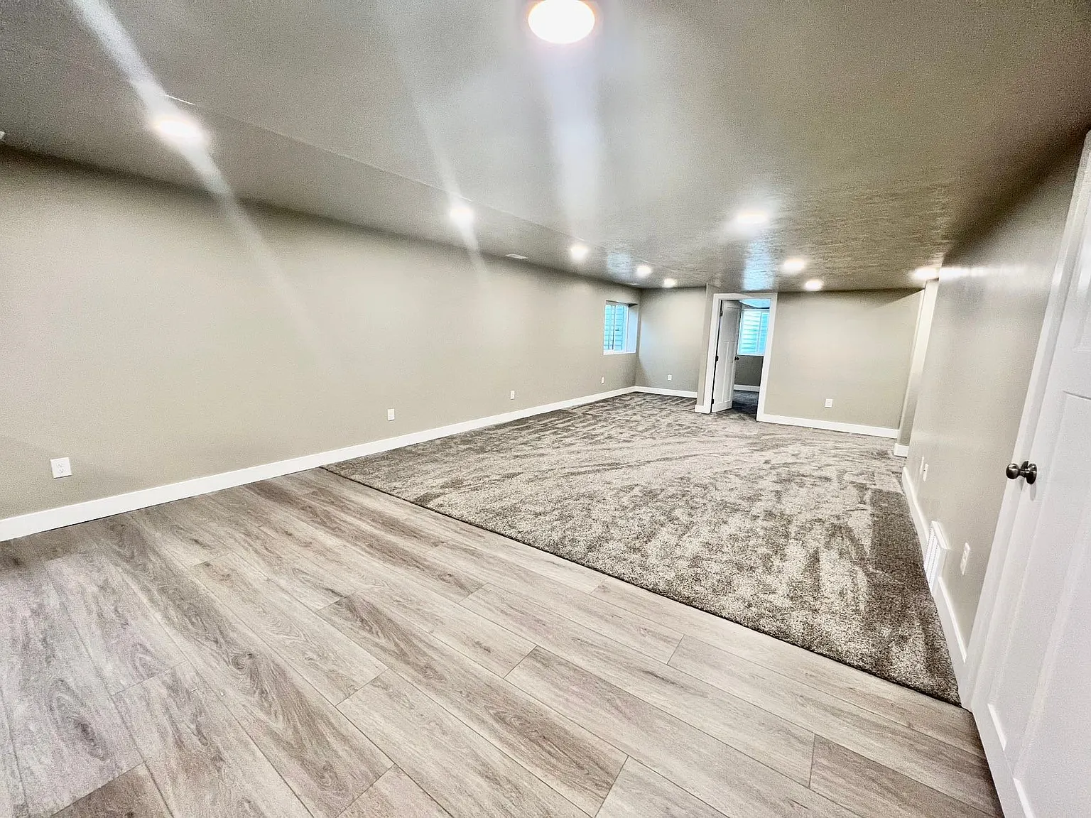3 Bedrooms 1 Bathroom Basement Apartment — Photo 4