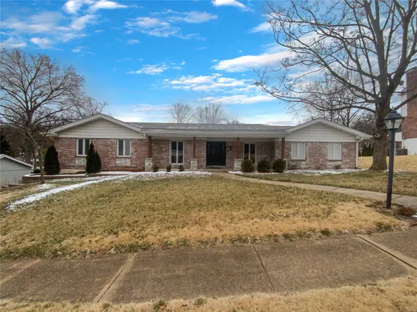 254 Heather Crest Dr, Chesterfield, MO 63017