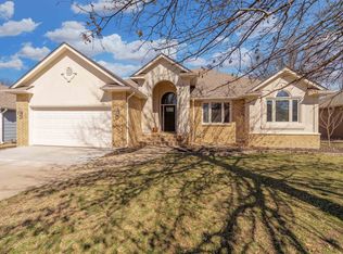 1406 E Meadow Ridge Ct, Derby, KS 67037