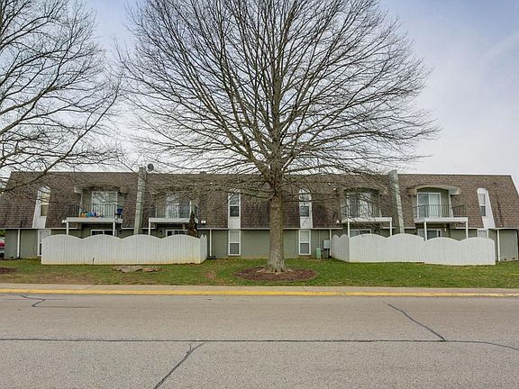 2nd image of 1013 La Fontenay Ct