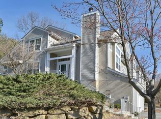 100 Woodmont Dr, Randolph, NJ 07869