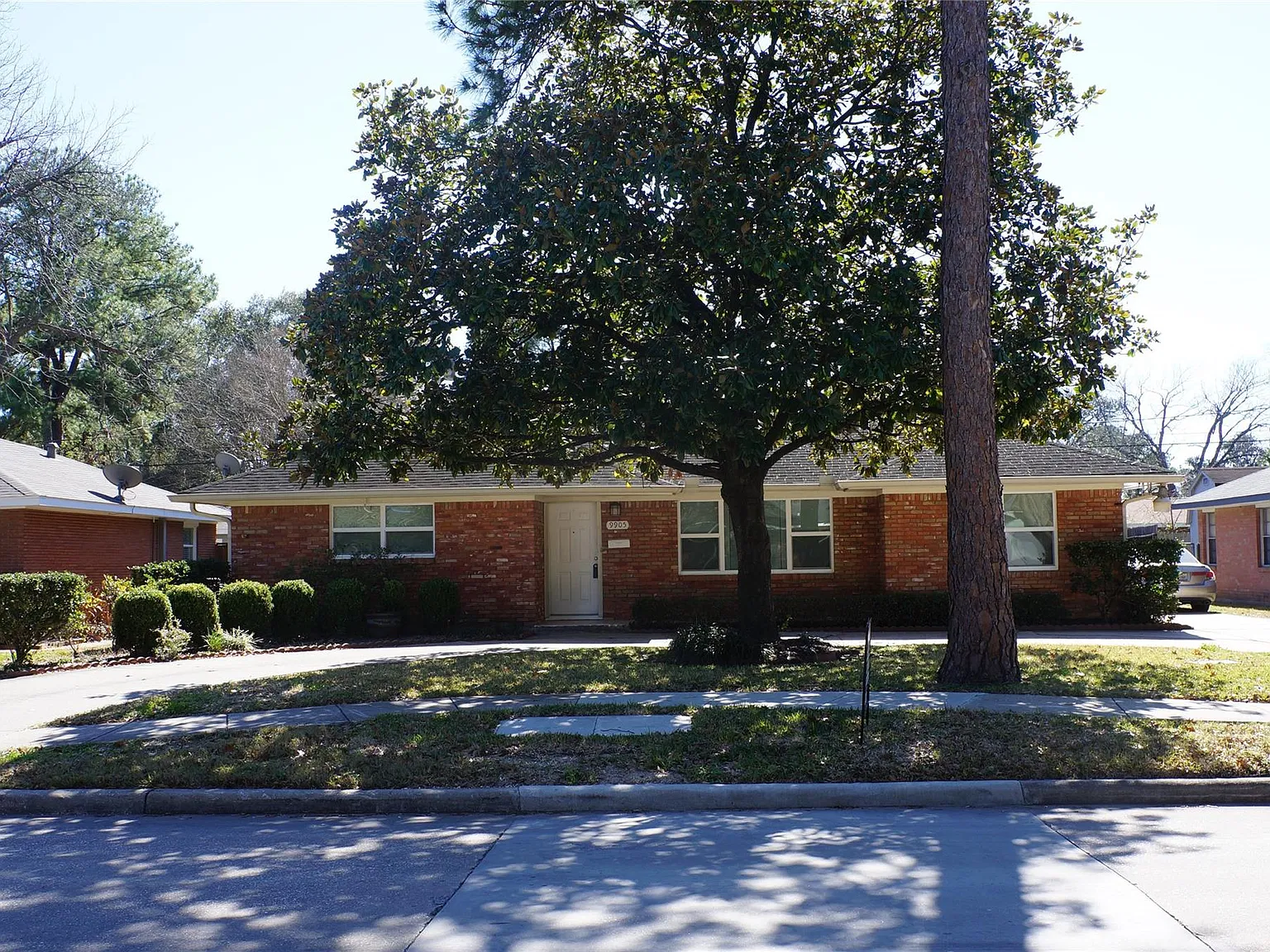 3 bed, 2.0 bath, 2190 sqft, $2,600 — Photo 1