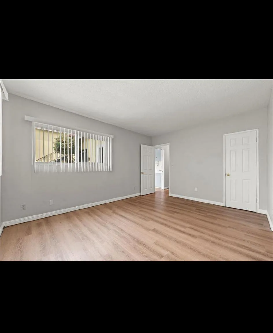 719 Camulos St — Photo 3