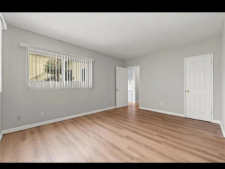 719 Camulos St — Photo 3