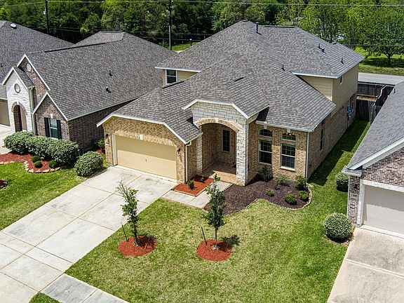 3rd image of 431 American Black Bear Dr