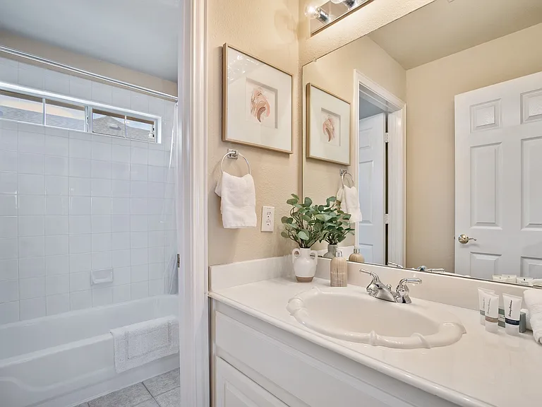 7912 Caribia Ct — Photo 22