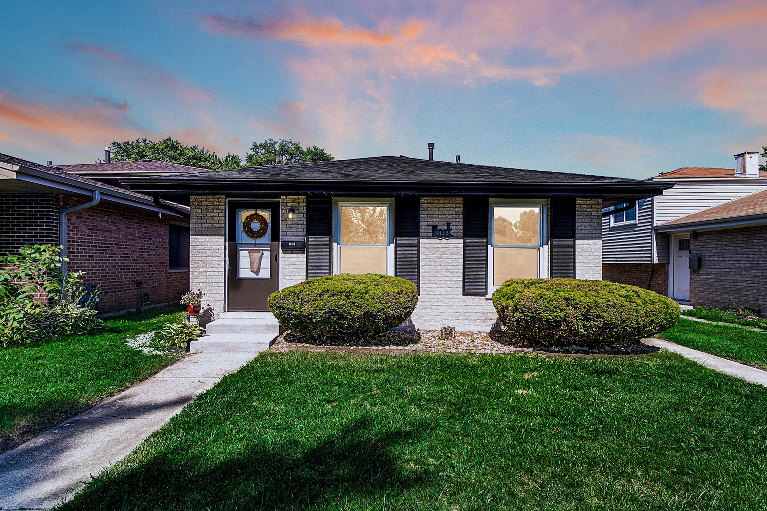14112 S Hoxie Ave photo 1