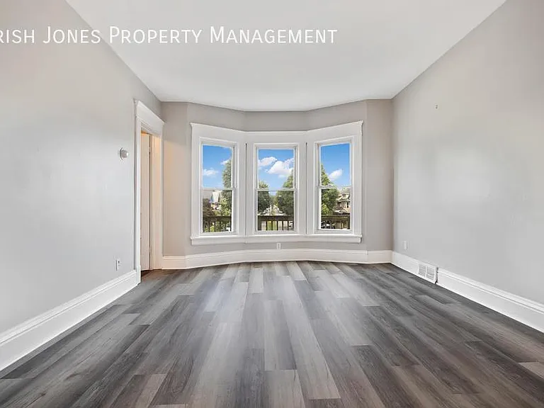 1899 Seneca St #2 — Photo 7
