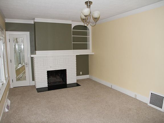 2nd image of 219 Gratiot Ct
