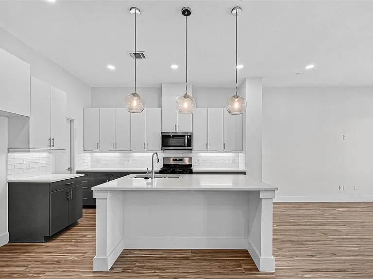 2105 Holman St — Photo 16