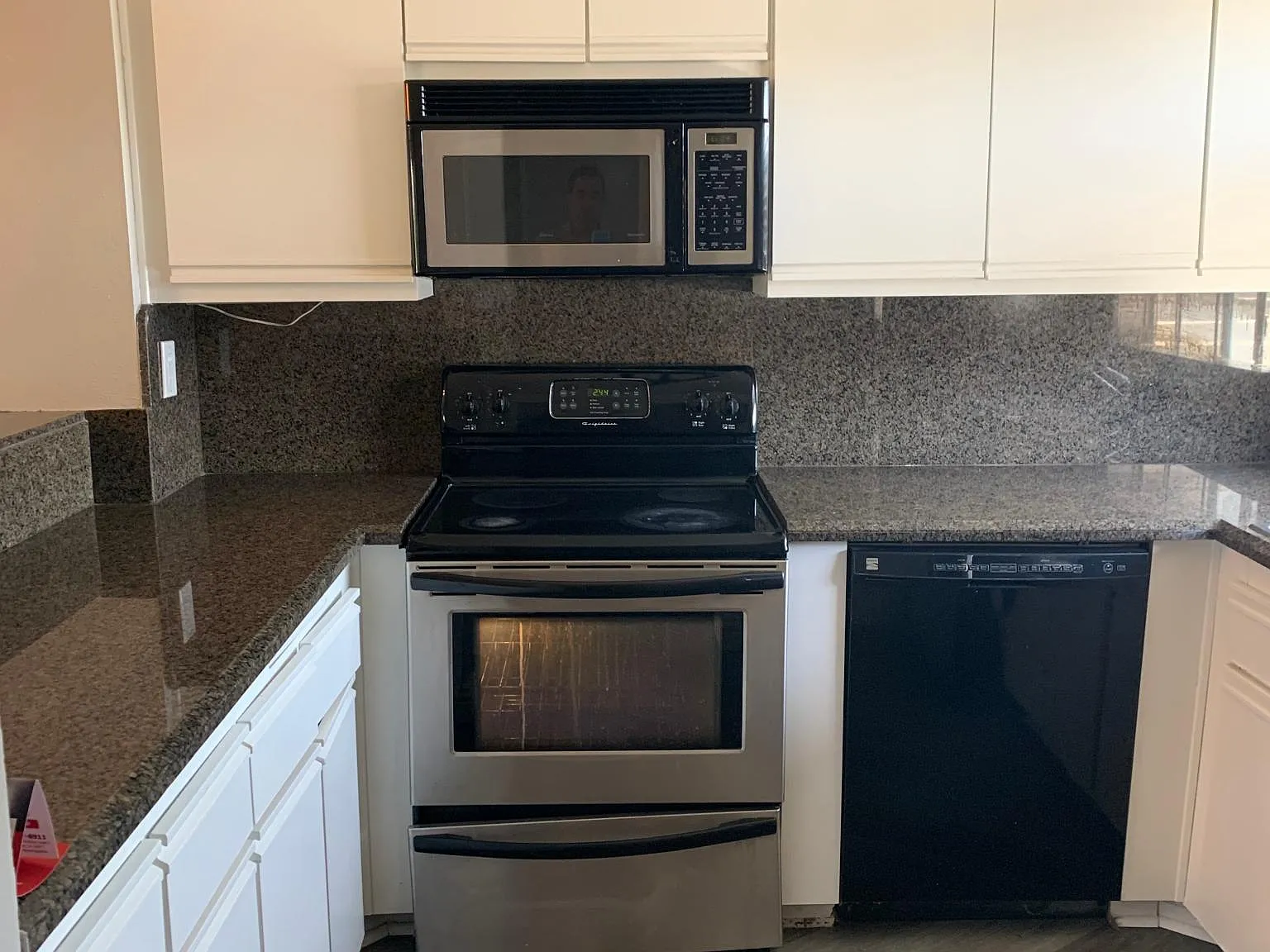 3 bed, 1185 sqft, $3,900 — Photo 2