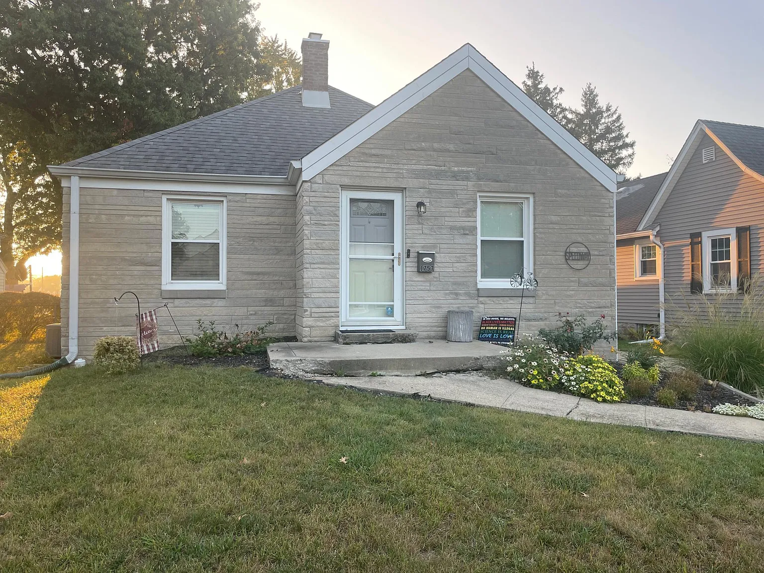 1757 Gerrard Ave photo 1