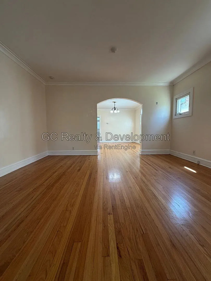 2 bed, 1.0 bath, 1300 sqft, $1,850 — Photo 3