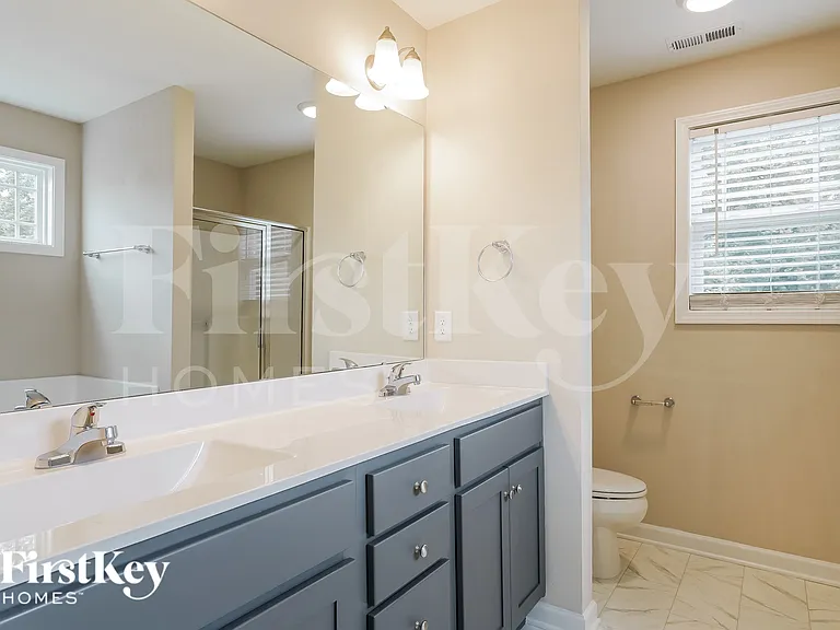 90 Voyage Cir — Photo 8