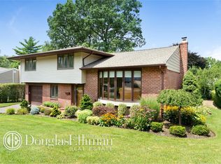 4 Donna Dr, Plainview, NY 11803
