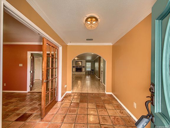 5th image of 2147 Oak Wild St