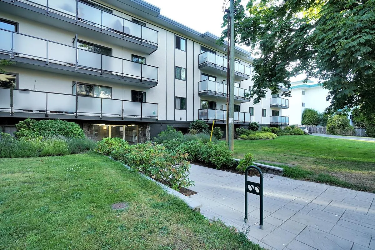 Stadacona Apartments — Photo 1