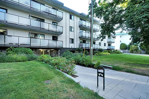 1430 Stadacona Ave #209 Photo 1
