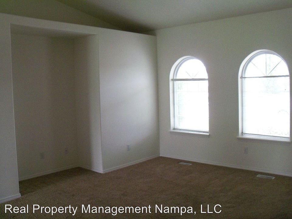 2nd image of 639 S Queens Dr