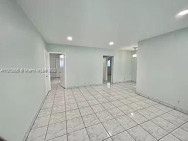 4th image of 431-433 NE 15th Ave