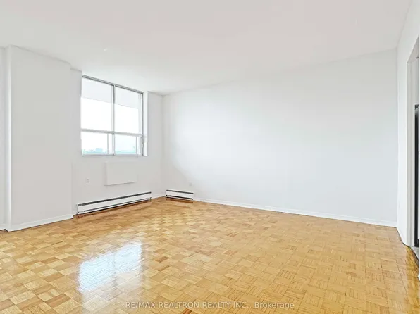 525 Eglinton Ave E #900, Toronto, ON M4P 1N5