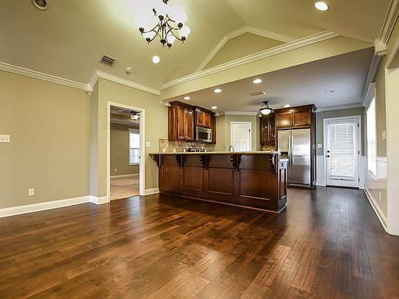 4th image of 4079 Glen Laurel Dr E