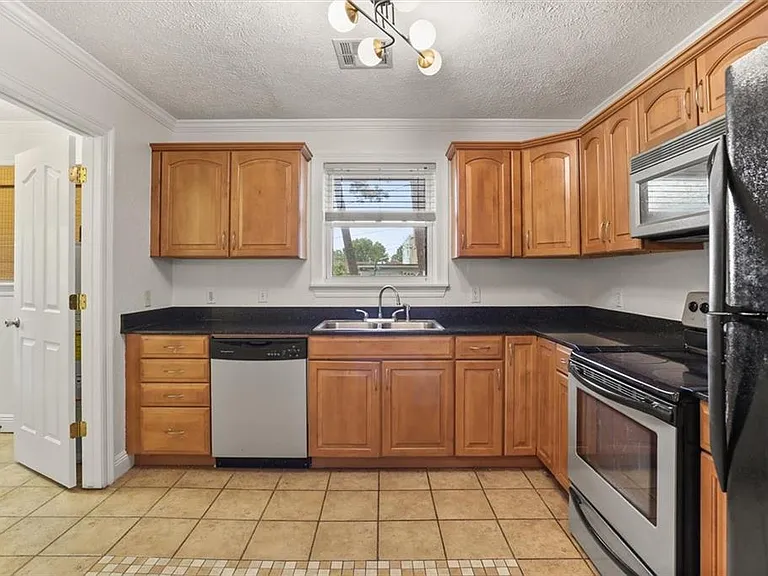 6130 Orleans Ave — Photo 4
