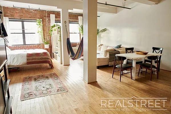 Rented by Real Street Inc | media 9