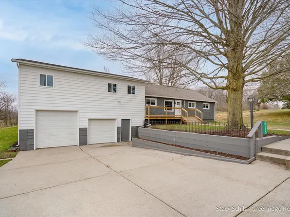 8590 Greenfield Hwy, Bellevue, MI 49021